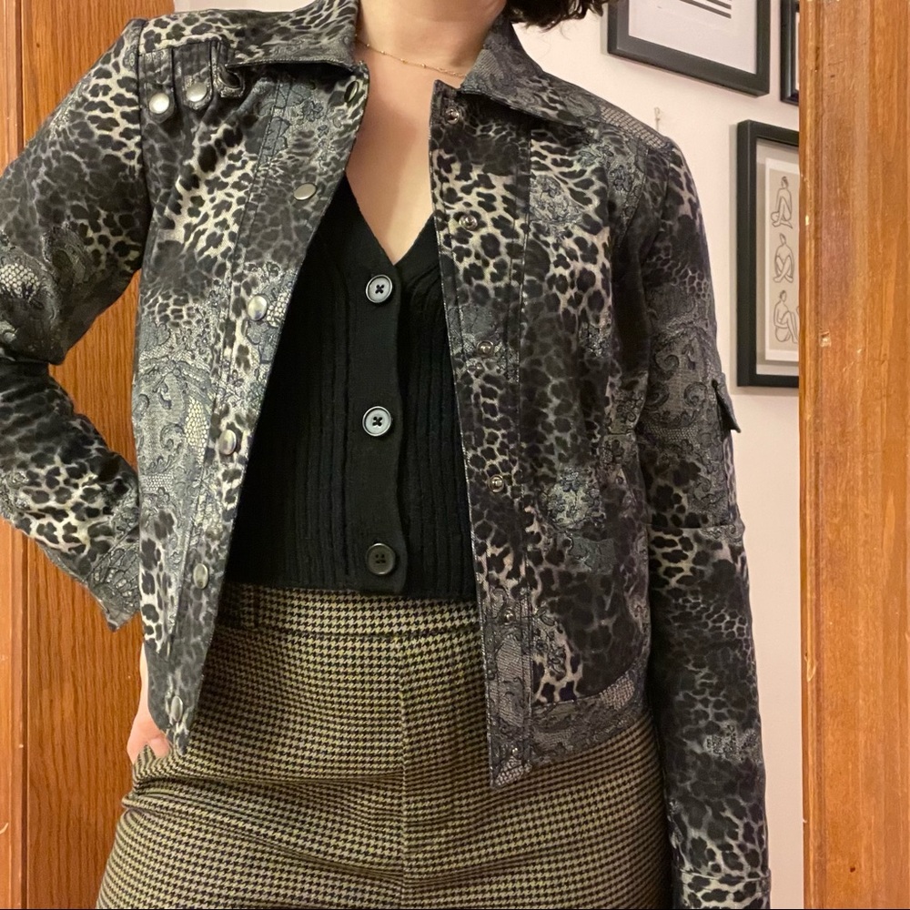 Super fun y2k leopard print top